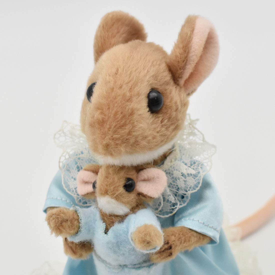 ピーターラビット ぬいぐるみ　ハンカマンカ Amazon.co.jp: 吉徳 PETER RABBIT (ピーターラビット